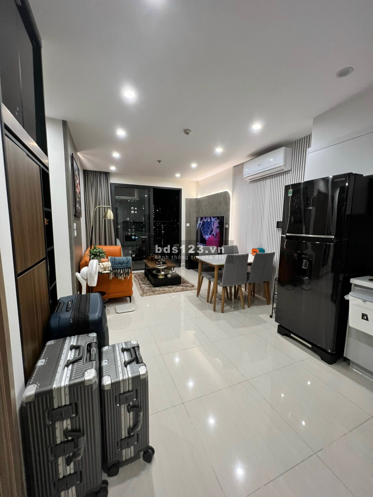 Bán gấp căn 1 ngủ + 1 tại Vinhomes Smart City full đồ giá chỉ 1,9x tỷ bao tất thuế phí