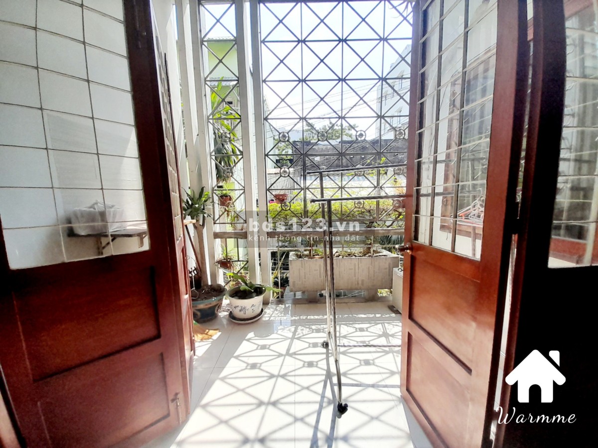 Cho thuê phòng trọ chính chủ ở Bình Thạnh, gần Hàng Xanh, có bancol, nội thất