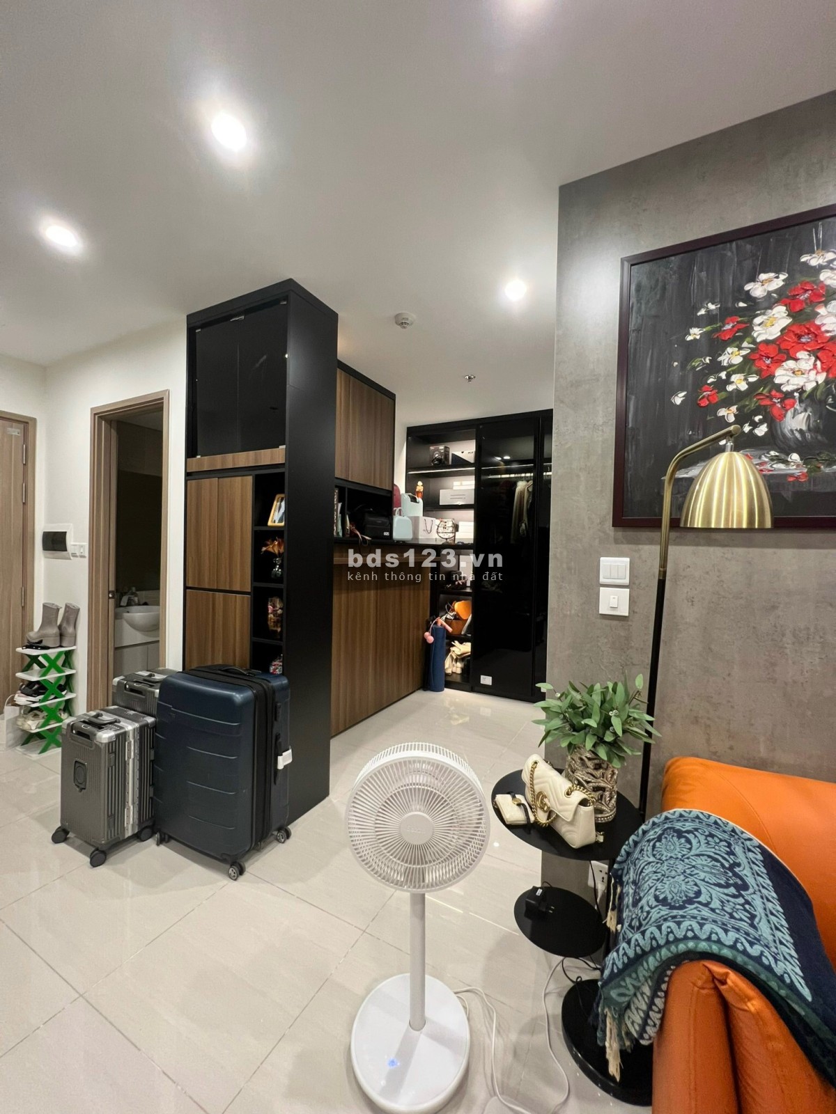Bán gấp căn 1 ngủ + 1 tại Vinhomes Smart City full đồ giá chỉ 1,9x tỷ bao tất thuế phí