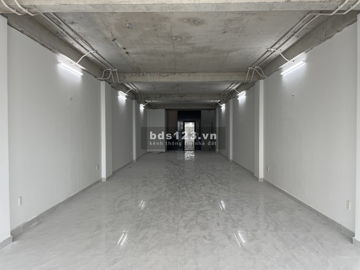 Nhà văn phòng cho thuê đường rộng thoáng mát