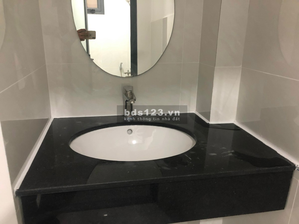 Nhà văn phòng cho thuê đường rộng thoáng mát