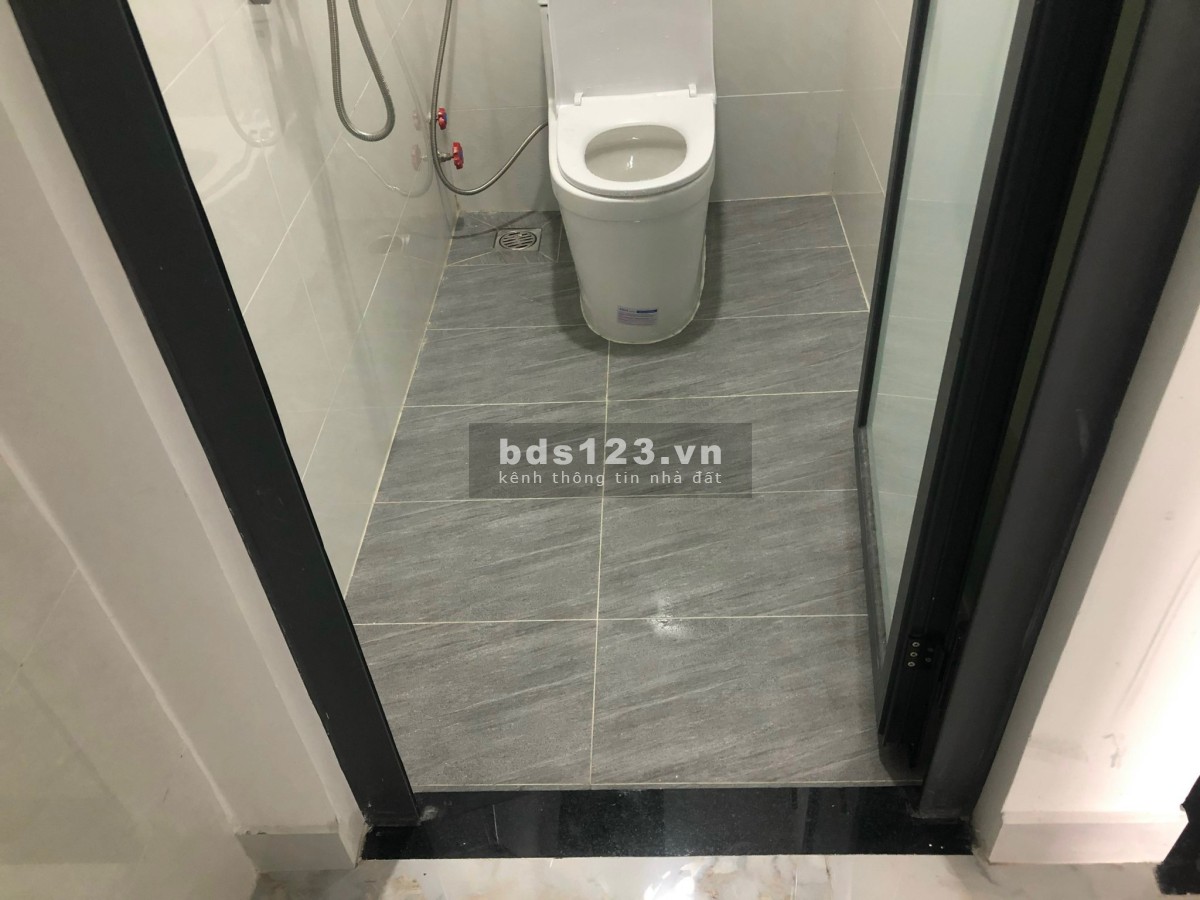 Nhà văn phòng cho thuê đường rộng thoáng mát
