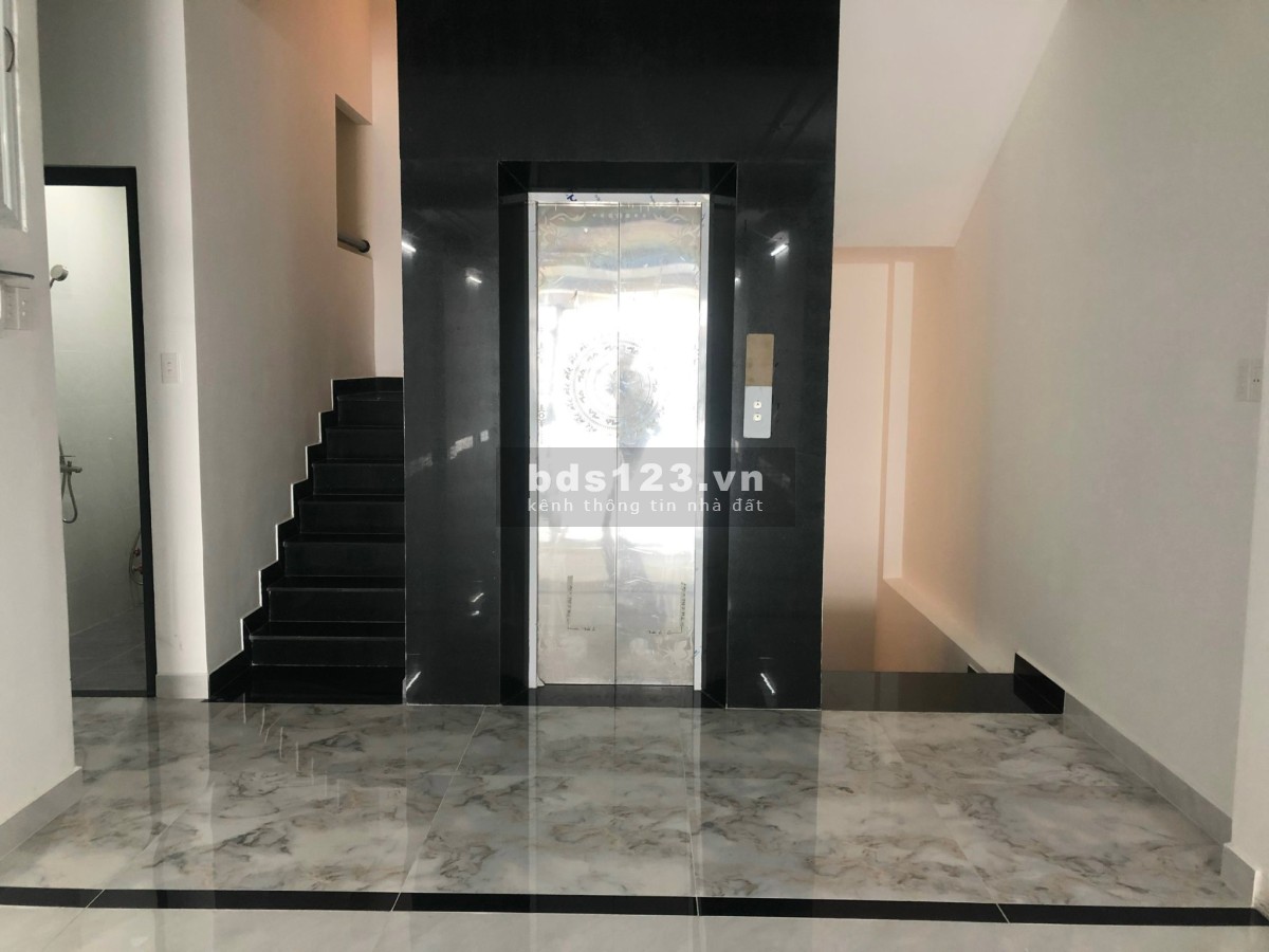 Nhà văn phòng cho thuê đường rộng thoáng mát