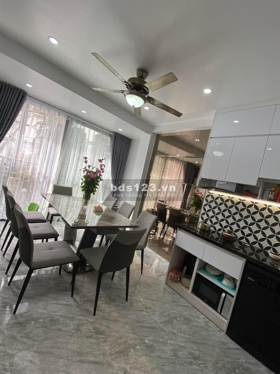 Ngọc Lâm - Long Biên Kinh doanh nhà mới ngõ ôtô - lô góc - 4.5 tầng siêu đẹp - giá 6.2 tỷ.