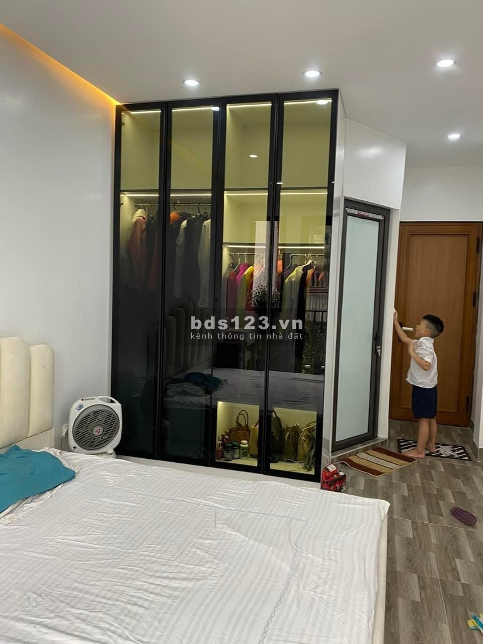 Ngọc Lâm - Long Biên Kinh doanh nhà mới ngõ ôtô - lô góc - 4.5 tầng siêu đẹp - giá 6.2 tỷ.