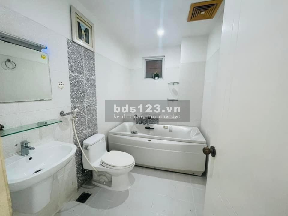 Cho thuê căn hộ cao cấp đường D4, KDC Him Lam, quận 7.