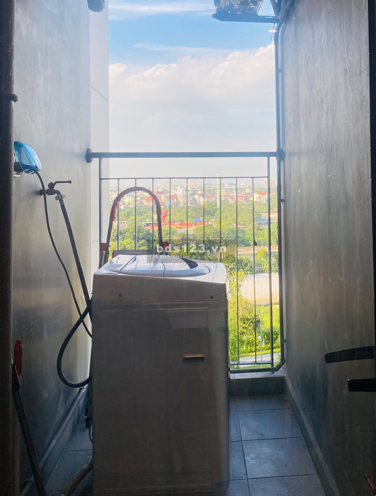 Chính chủ bán căn hộ studio 28m full đồ giá chỉ 1.350 tỷ Vinhomes Smart City