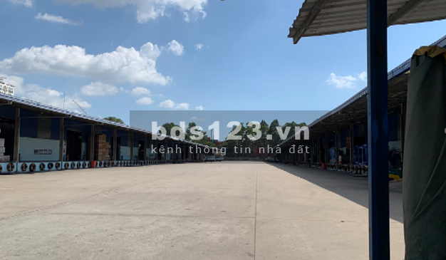 Cho thuê mặt bằng shophose đẹp, kho bãi rộng rãi hiện đại, giao thông thuận tiện ngay KCN Sóng Thần