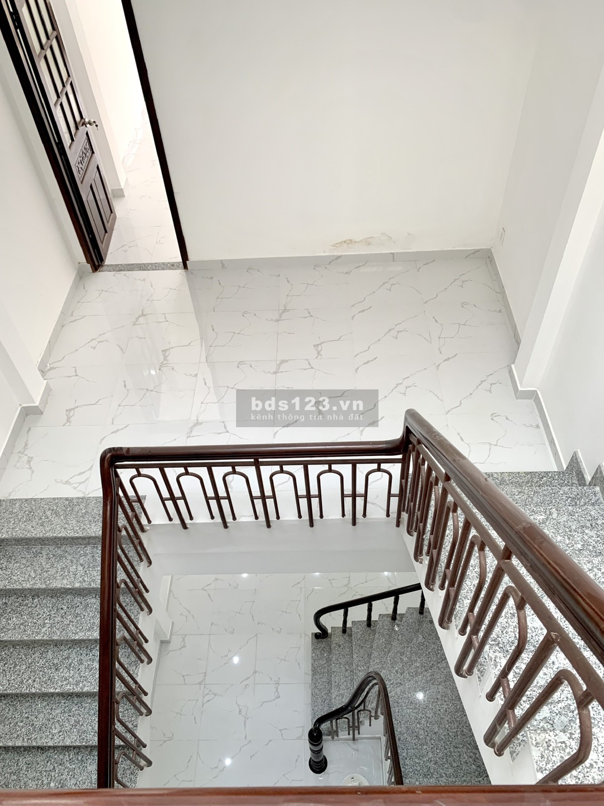 Bán nhà 2 lầu DT 4x23m mới hoàn thiện mặt tiền khu Cư Xá Ngân Hàng Quận 7