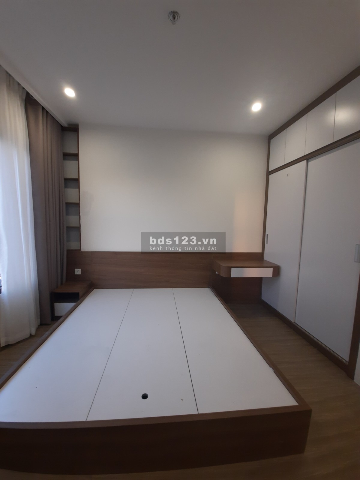 Cho thuê Vinhomes Smart City 3n2vs full gỗ giá 13 triệu, vào ở được luôn .