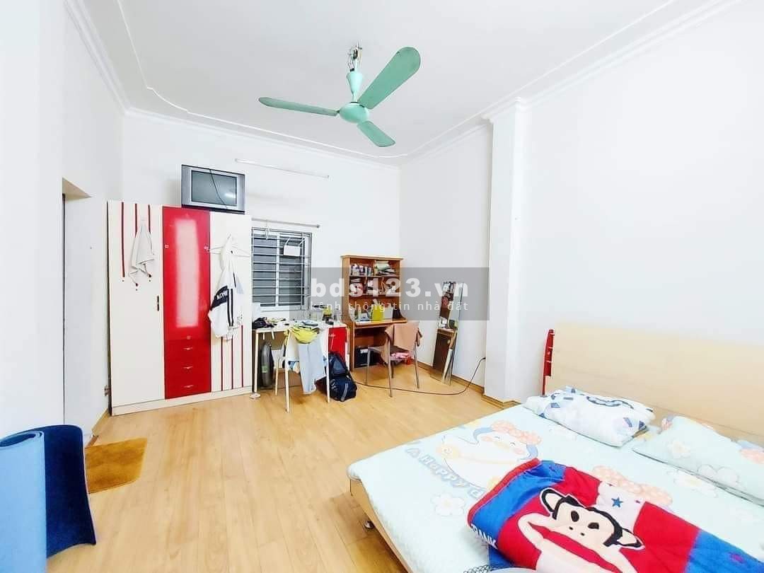 Bán nhà Khâm Thiên Đống Đa, 33m2*4 tầng, mặt tiền 5m hơn 2 tỷ, gần đường oto đi qua