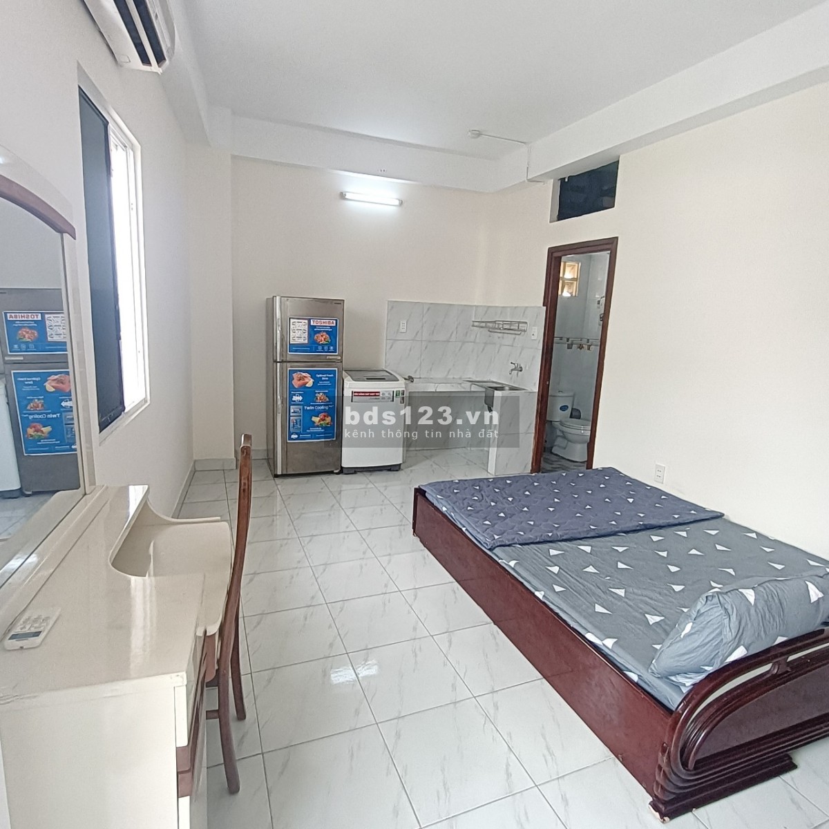 Hẻm lớn xe hơi ra vào thoải mái năm trên đường Nguyễn Văn Linh thông ra Nguyễn Thị Thập