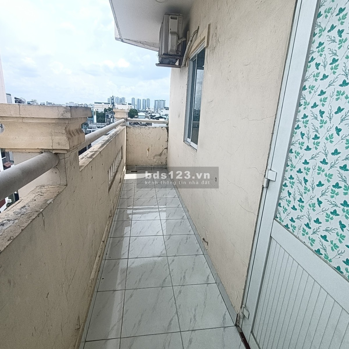Hẻm lớn xe hơi ra vào thoải mái năm trên đường Nguyễn Văn Linh thông ra Nguyễn Thị Thập