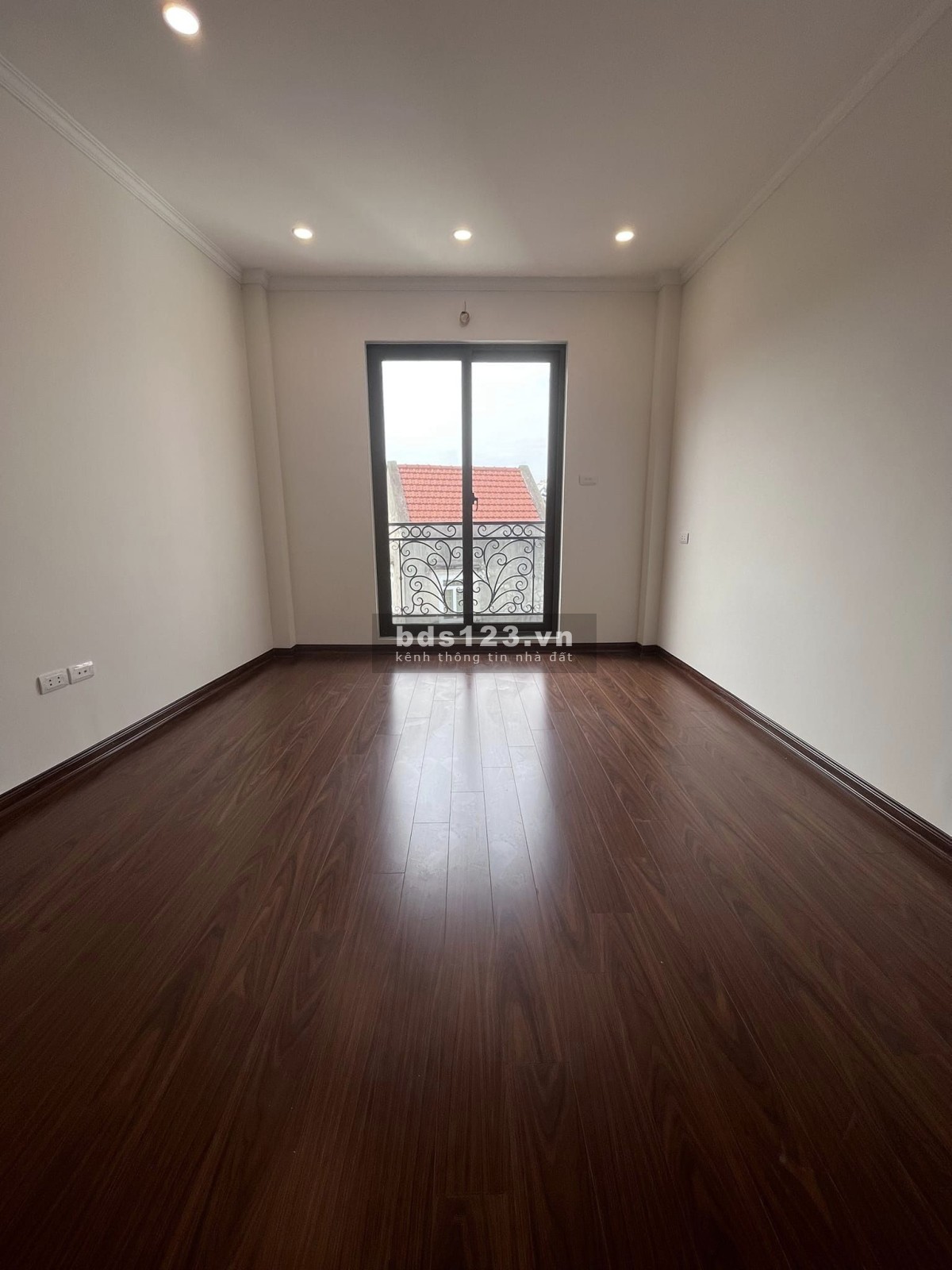 Bán nhà phúc lợi quận Long Biên 40M2 x 5 tầng mới coong chỉ 3 tỷ