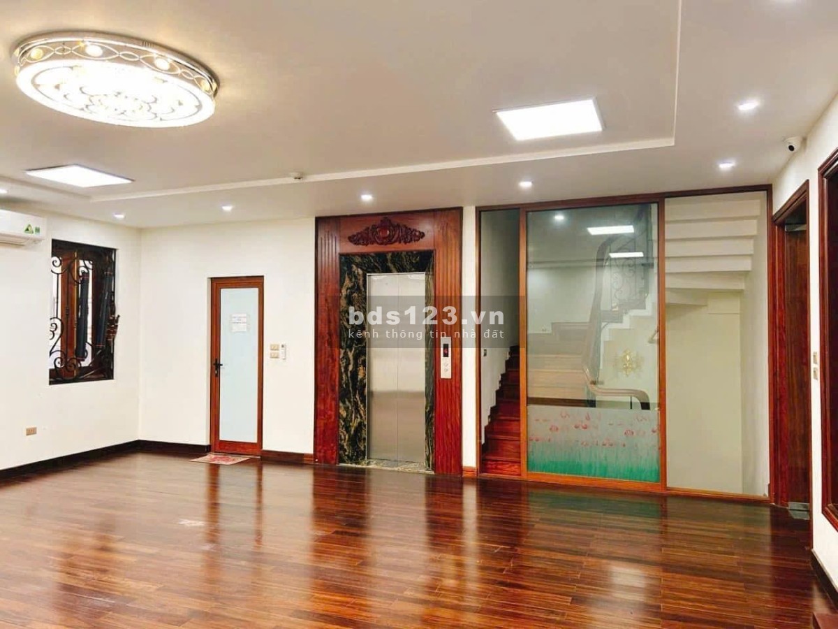 Toà nhà VP 603 Lạc Long Quân, DT 140m² x 6 tầng thang máy, MT 10m, giá 32 tỷ đồng