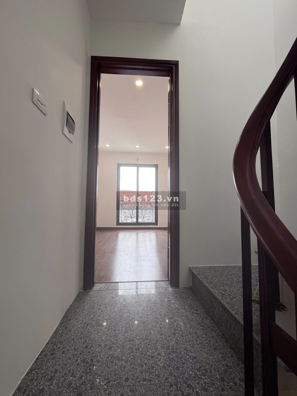 Bán nhà phúc lợi quận Long Biên 40M2 x 5 tầng mới coong chỉ 3 tỷ