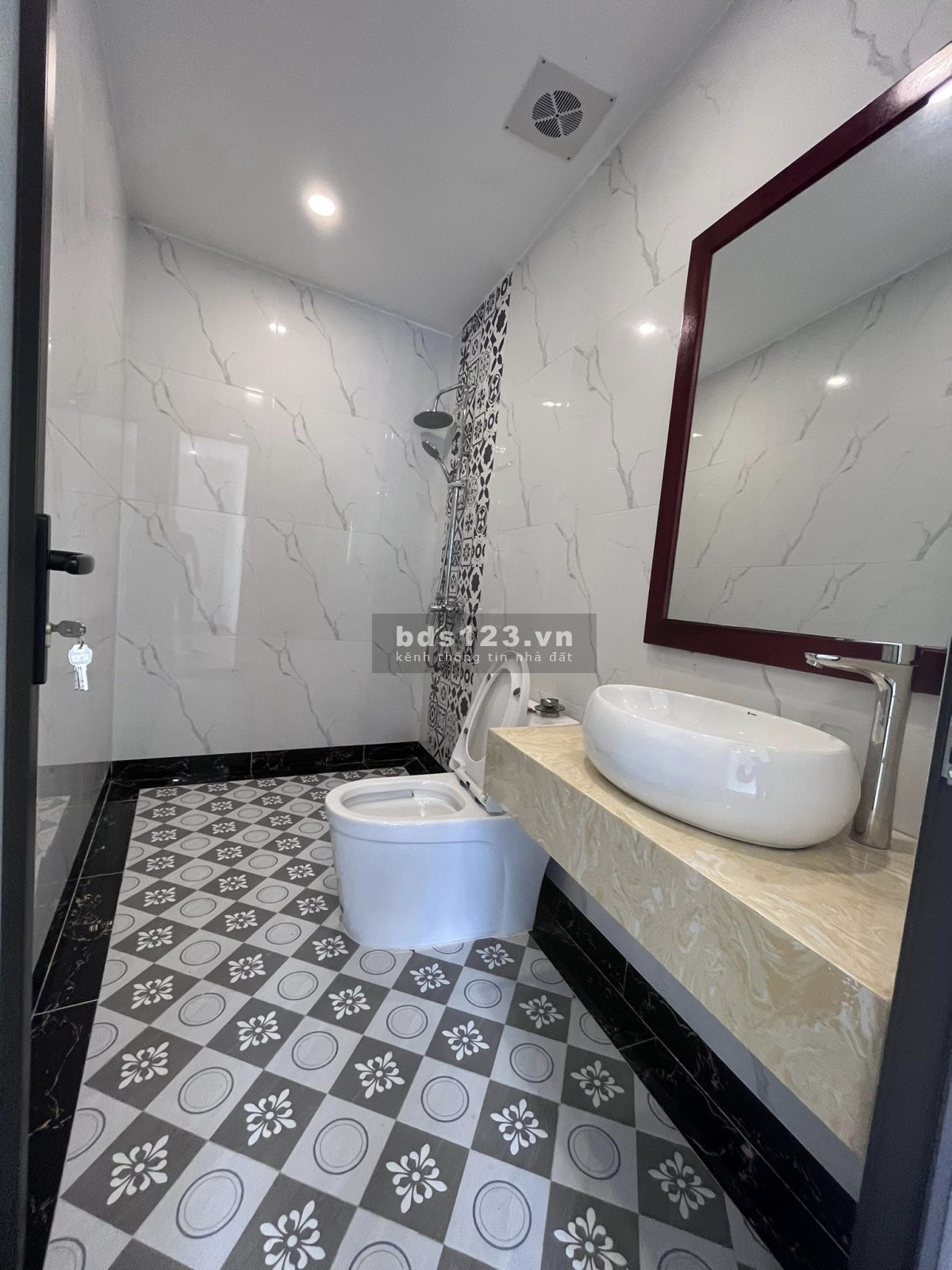 Bán nhà phúc lợi quận Long Biên 40M2 x 5 tầng mới coong chỉ 3 tỷ