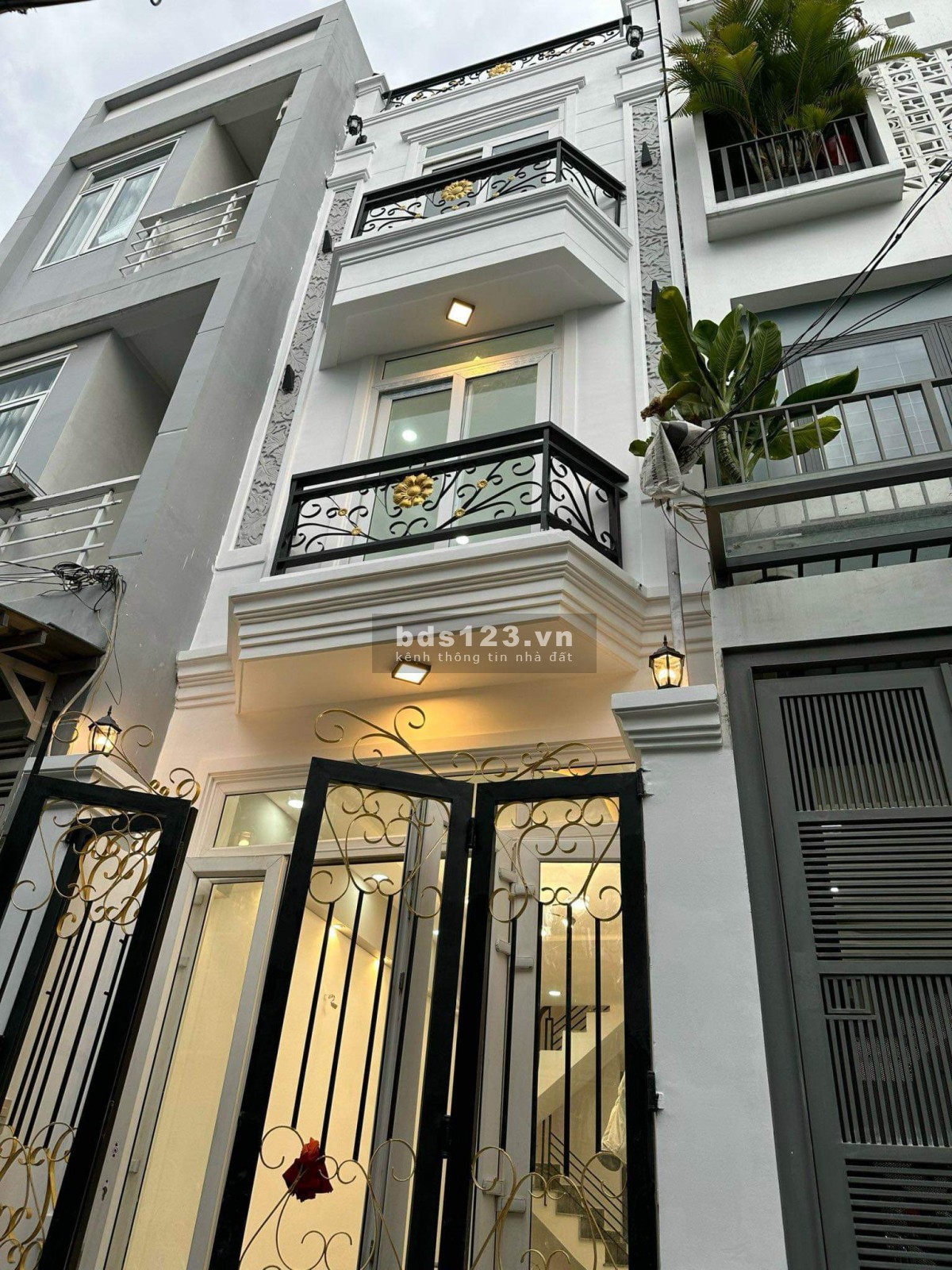 Bán nhà HXH XVNT, Quận Bình Thạnh, 60m2 4 tầng BTCT, Shr.