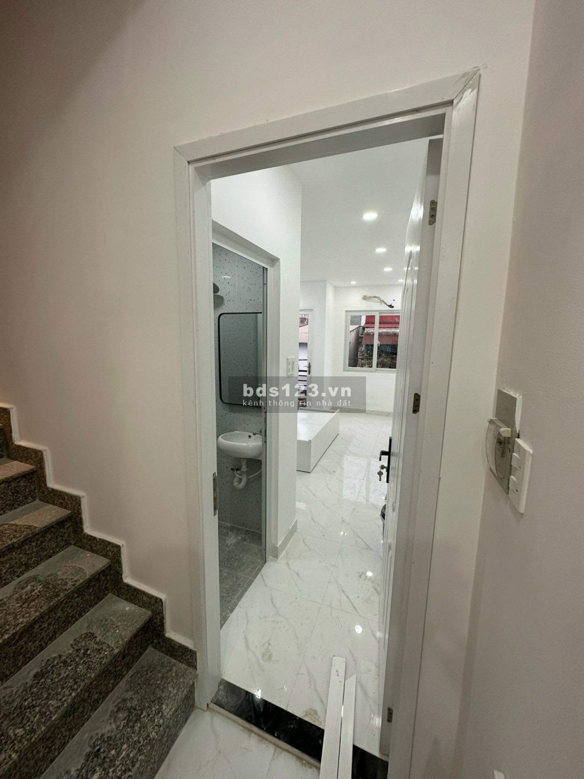 Bán nhà HXH XVNT, Quận Bình Thạnh, 60m2 4 tầng BTCT, Shr.