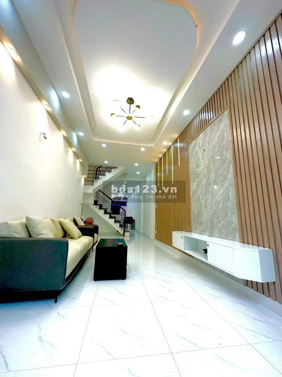 Bán nhà HXH XVNT, Quận Bình Thạnh, 60m2 4 tầng BTCT, Shr.