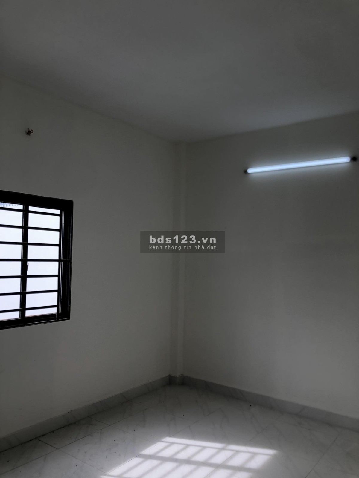 Chính chủ kẹt tiền cần bán nhà 2 tầng 1 trệt 1 lầu