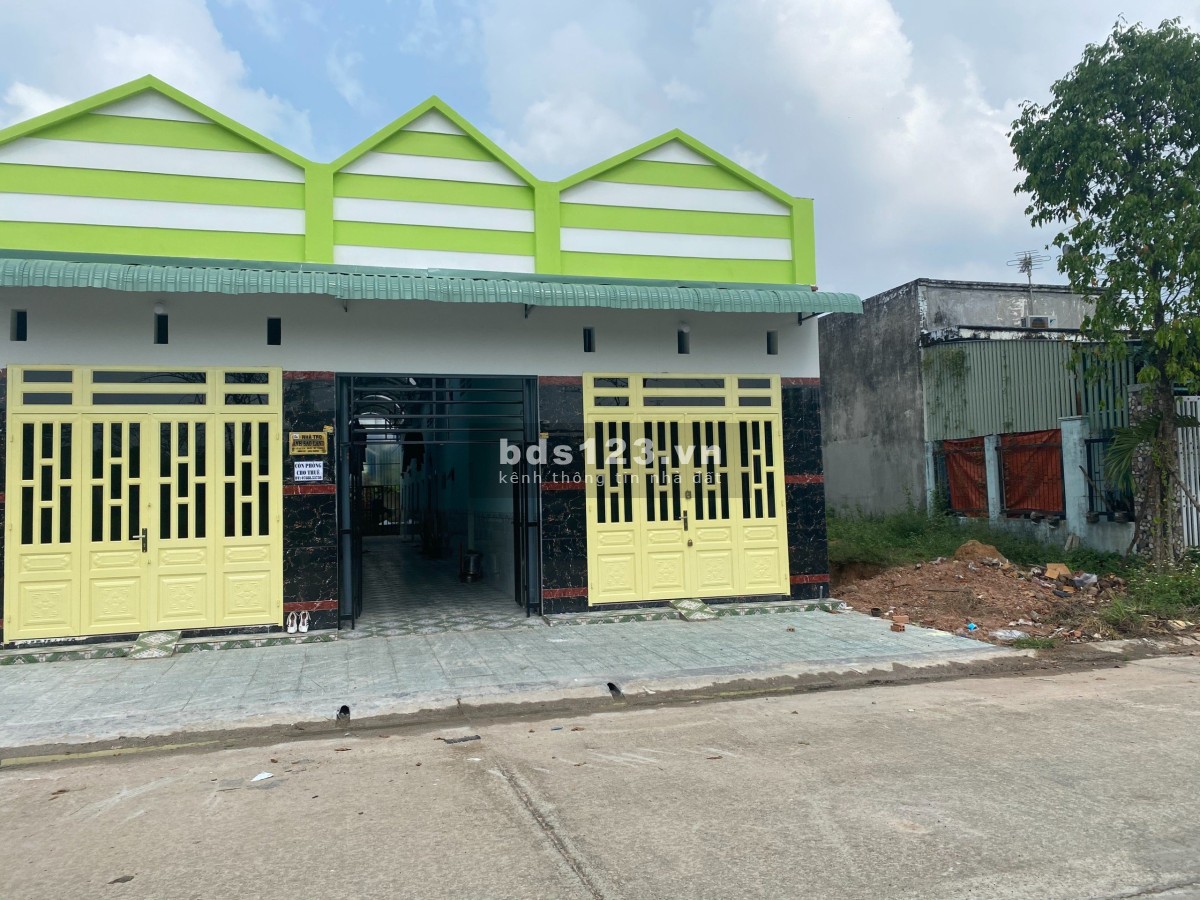 Cần bán dãy trọ đôi mới xây 2 Kiot, 8 Phòng, 300m2, ngay Khu Công Nghiệp Sạch Mỹ Phước. TN 20tr.