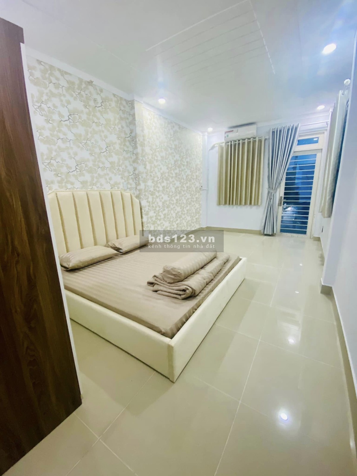 Bán nhà Phan Huy Ích, xe hơi vào nhà, 60m2, 3 tầng