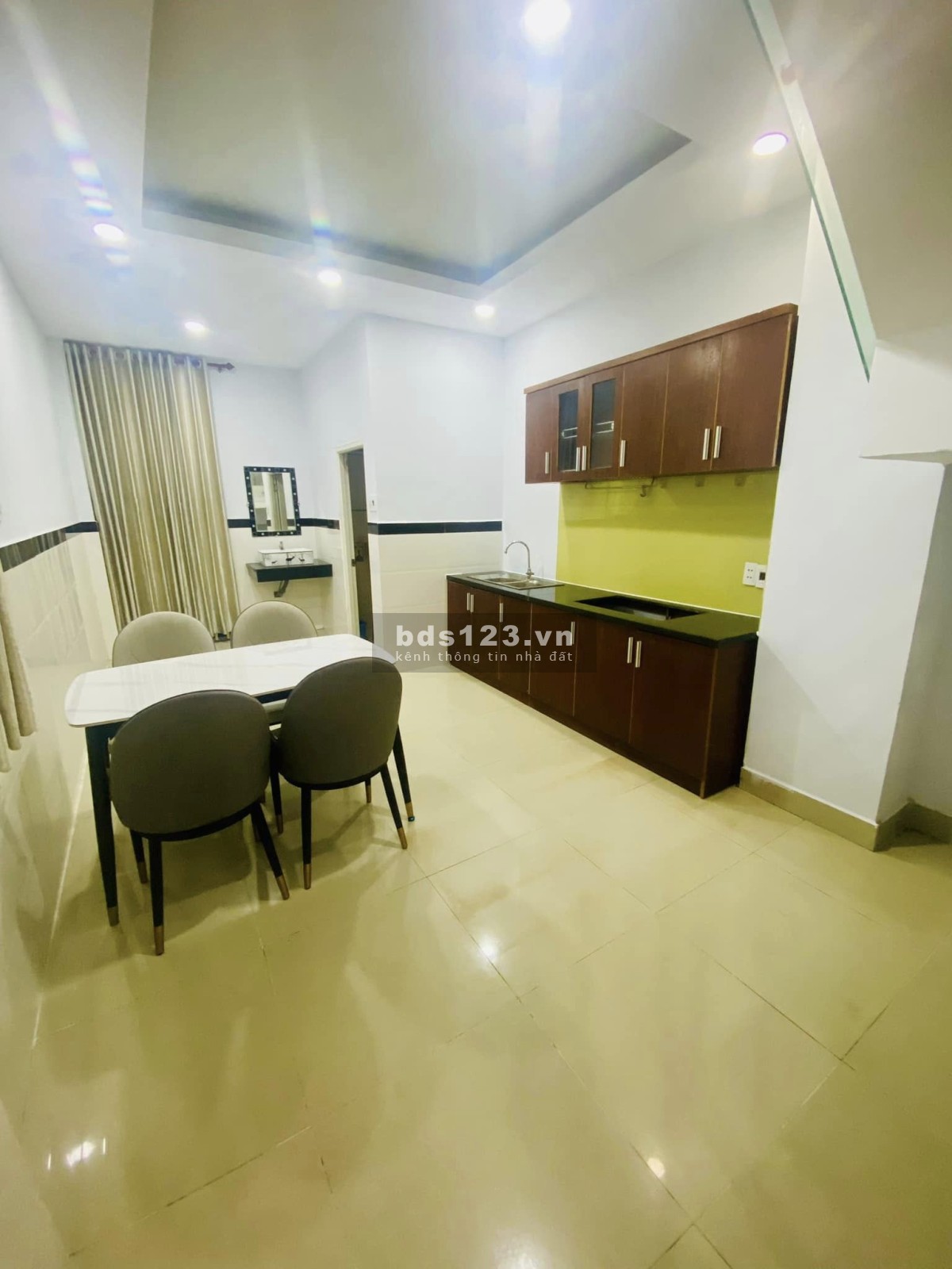 Bán nhà Phan Huy Ích, xe hơi vào nhà, 60m2, 3 tầng