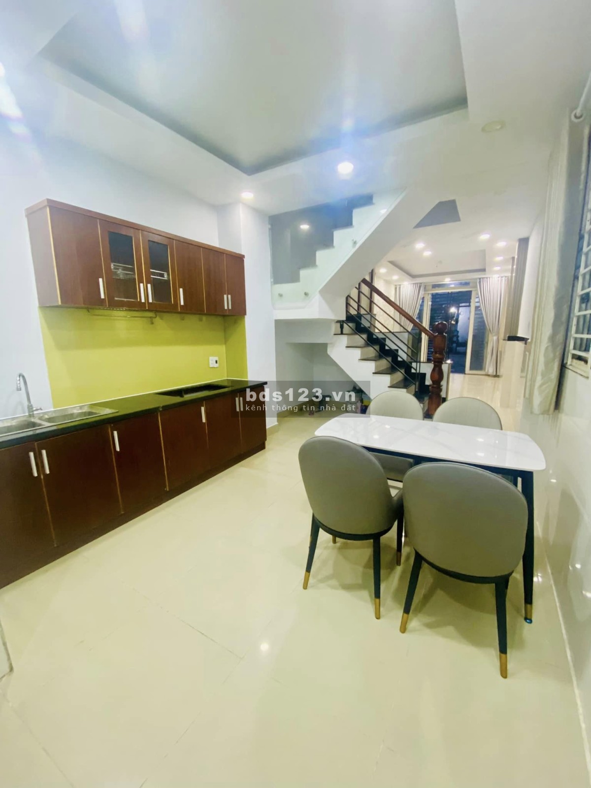 Bán nhà Phan Huy Ích, xe hơi vào nhà, 60m2, 3 tầng