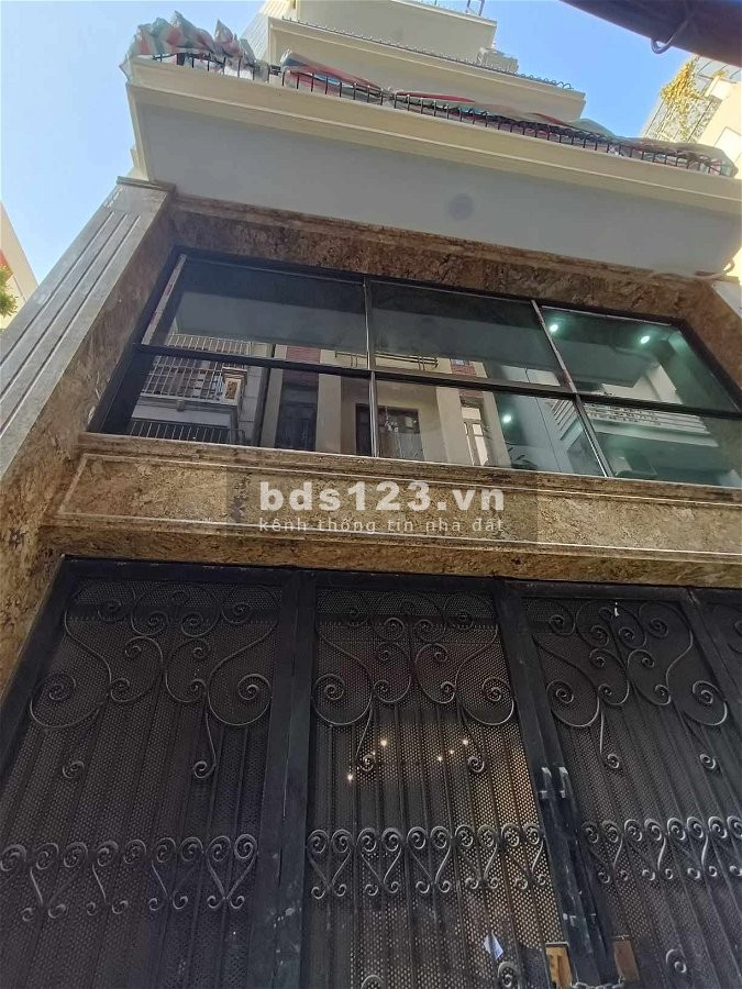 Bán toà nhà Căn Hộ phố Liễu Giai. Vị trí đắc địa, Gaza ô tô. Dt 118m, 7t thang máy, Mt 6.1m, 38 Tỷ