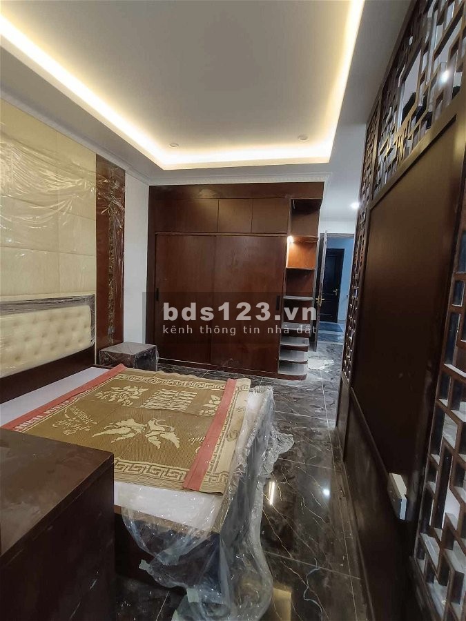 Bán toà nhà Căn Hộ phố Liễu Giai. Vị trí đắc địa, Gaza ô tô. Dt 118m, 7t thang máy, Mt 6.1m, 38 Tỷ