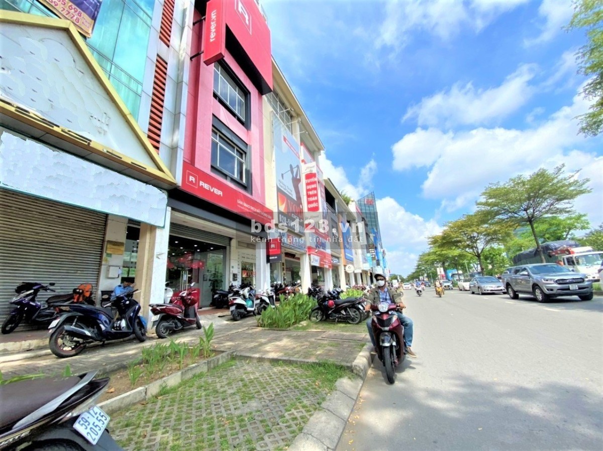 Cho thuê 3 căn nhà phố liền kề mặt tiền đường Nguyễn Văn Linh, quận 7