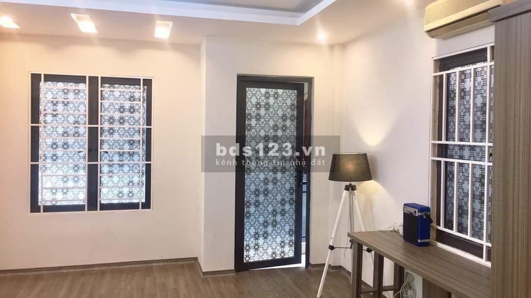 Chỉ hơn 4 tỷ - 30M ra đường Láng - 4 tâng - 35M - Trung tâm ngã tư Sở