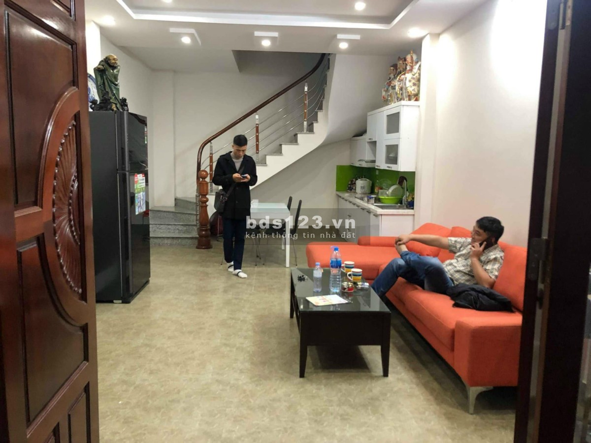 Chỉ hơn 4 tỷ - 30M ra đường Láng - 4 tâng - 35M - Trung tâm ngã tư Sở