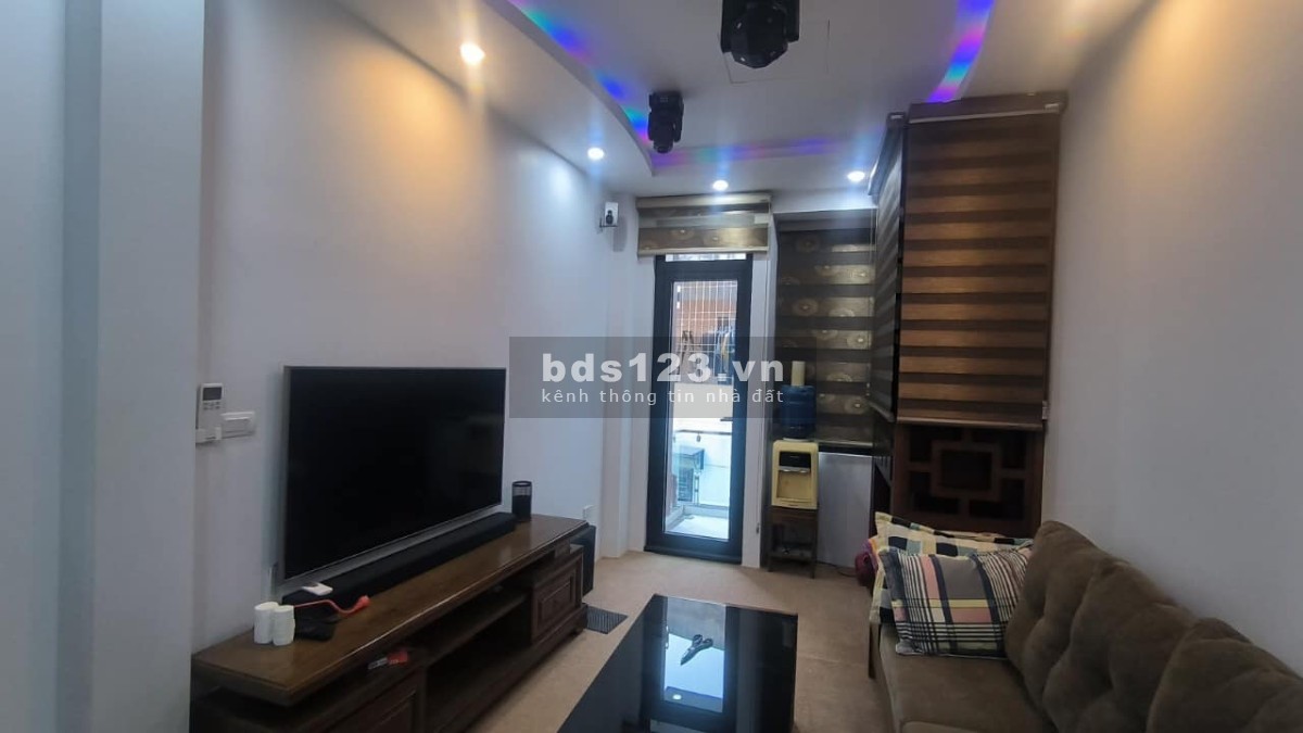 Bán nhà đẹp dân xây ngã tư Sở, 20m ra đường Láng, 36m² x 5 tầng, chỉ 5 tỷ !!!