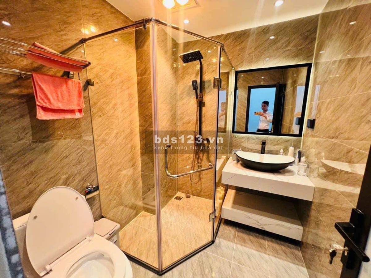 Bán nhà Cầu Giấy 45m2 xây 7 tầng thang máy ô tô vào nhà đẹp giá cả thương lượng cực sâu