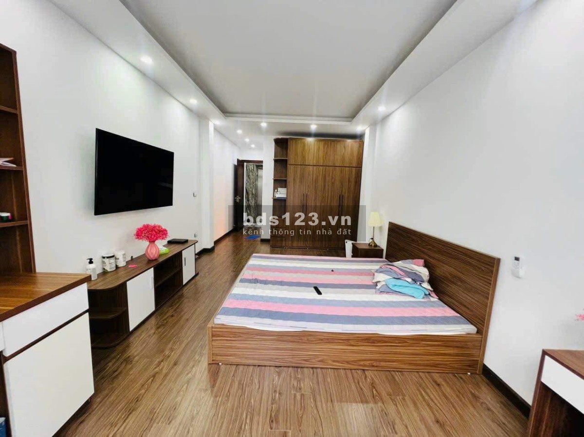 Bán nhà Cầu Giấy 45m2 xây 7 tầng thang máy ô tô vào nhà đẹp giá cả thương lượng cực sâu