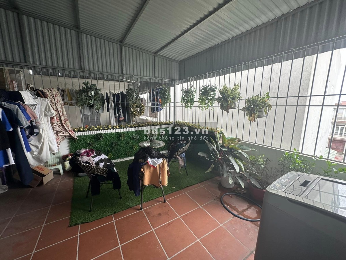 Nhỉnh 3 tỷ có ngay nhà phúc lợi 40M2 quận Long Biên 4 tầng ngõ oto đối diện Vin Riverside