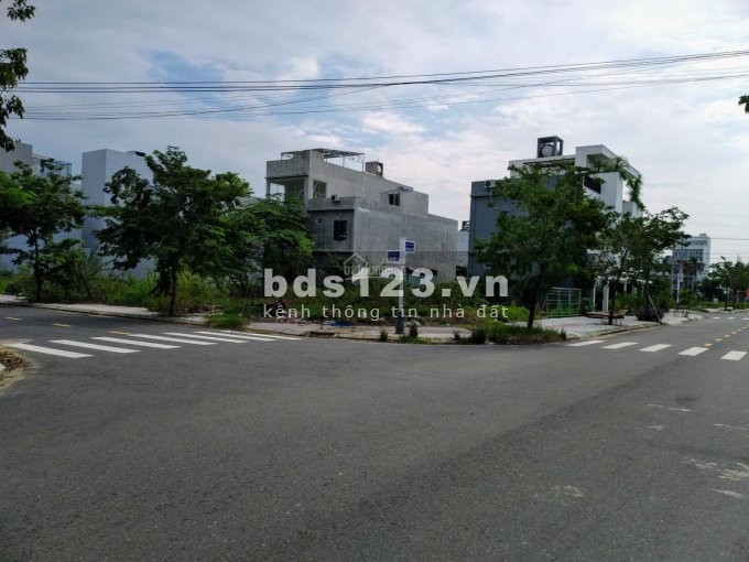 Bán lô góc 240m2, full thổ cư, Mt nhựa 12m, cách chợ, trường học 100m
