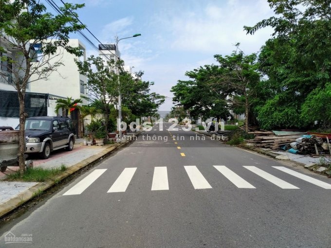 Bán lô góc 240m2, full thổ cư, Mt nhựa 12m, cách chợ, trường học 100m
