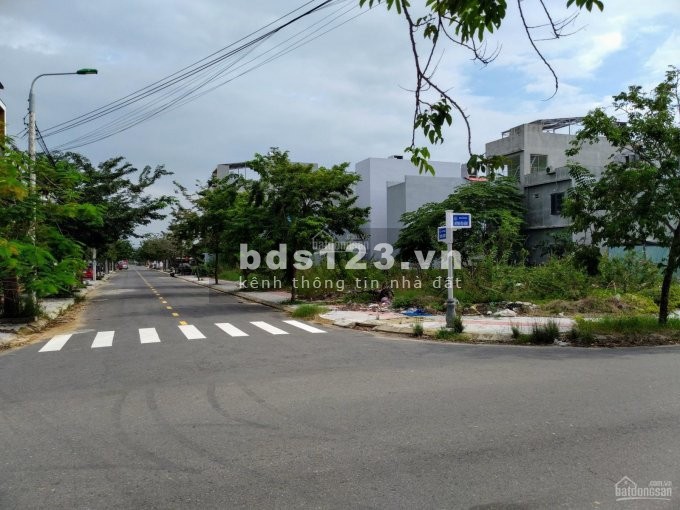 Bán lô góc 240m2, full thổ cư, Mt nhựa 12m, cách chợ, trường học 100m