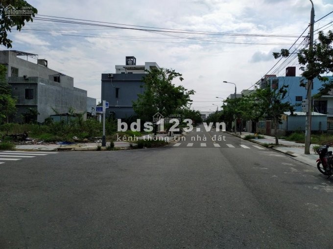 Bán lô góc 240m2, full thổ cư, Mt nhựa 12m, cách chợ, trường học 100m