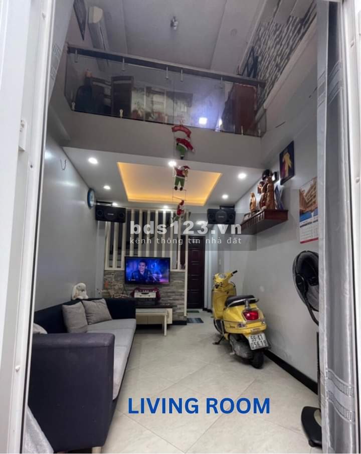 Cho thuê nhà nguyên căn 4 phòng ngủ tại Quận 3 đường CMT8, nhà đẹp đầy đủ nội thất