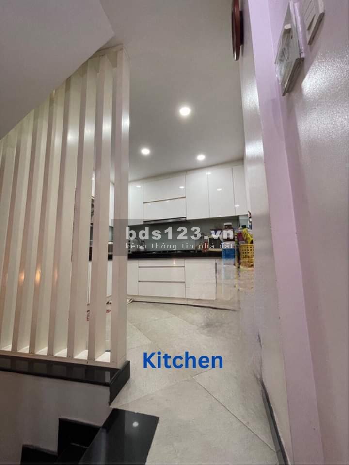 Cho thuê nhà nguyên căn 4 phòng ngủ tại Quận 3 đường CMT8, nhà đẹp đầy đủ nội thất