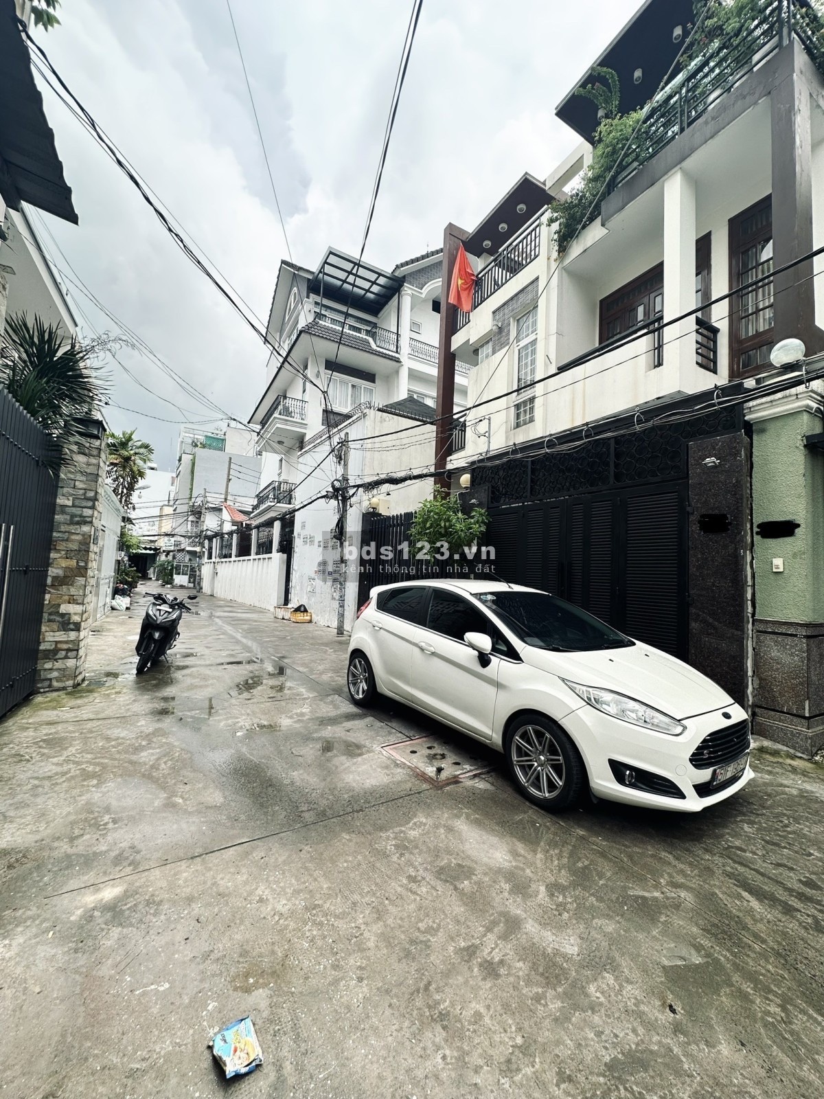 Bán nhà HXT Nguyễn Xí, Bình Thạnh, 60m2 2 tầng BTCT, ô tô ngủ trong nhà.