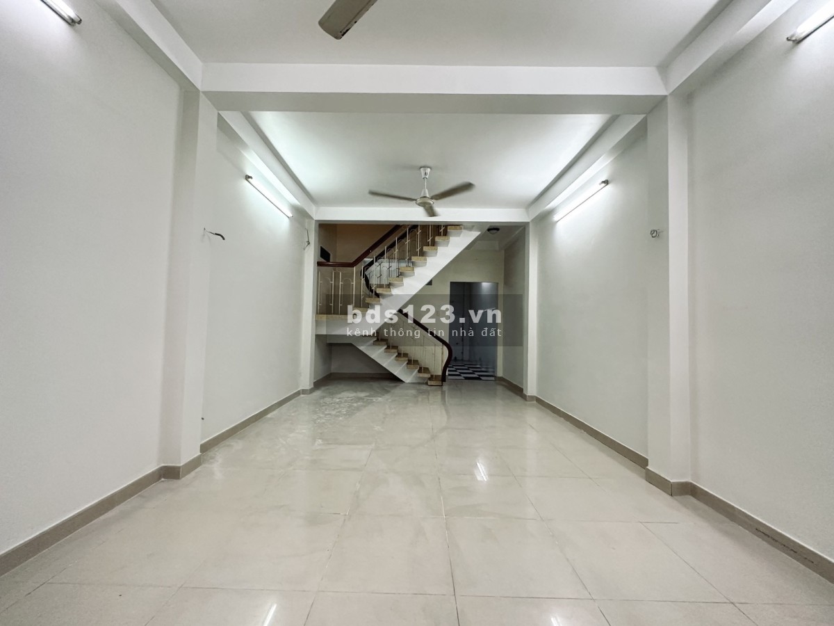 Bán nhà HXT Nguyễn Xí, Bình Thạnh, 60m2 2 tầng BTCT, ô tô ngủ trong nhà.