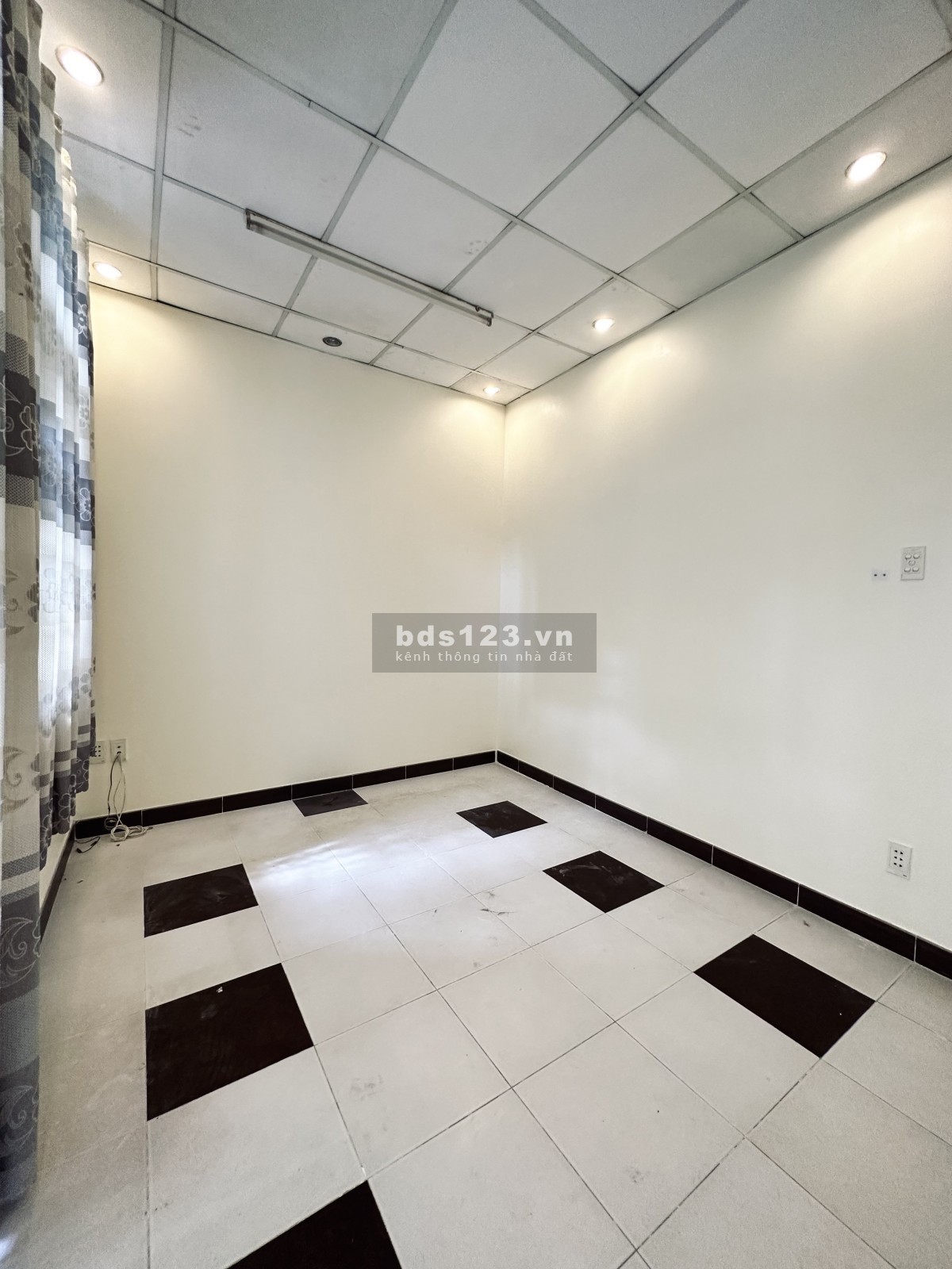 Bán nhà HXT Nguyễn Xí, Bình Thạnh, 60m2 2 tầng BTCT, ô tô ngủ trong nhà.