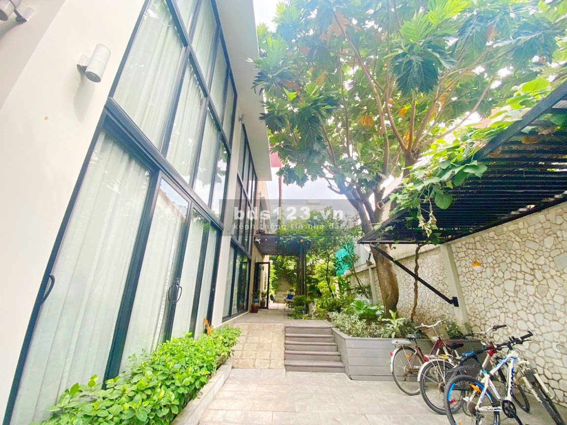 Bán biệt thự 2 lầu 15x28m mặt tiền hẻm xe hơi 8m 793 Kiều Đàm Quận 7 Giá: 49.5 tỷ