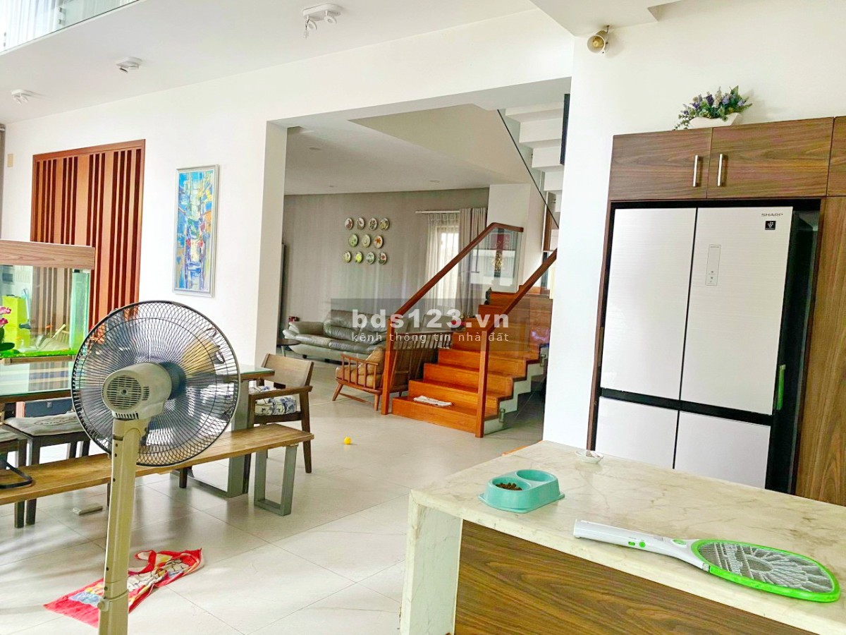 Bán biệt thự 2 lầu 15x28m mặt tiền hẻm xe hơi 8m 793 Kiều Đàm Quận 7 Giá: 49.5 tỷ