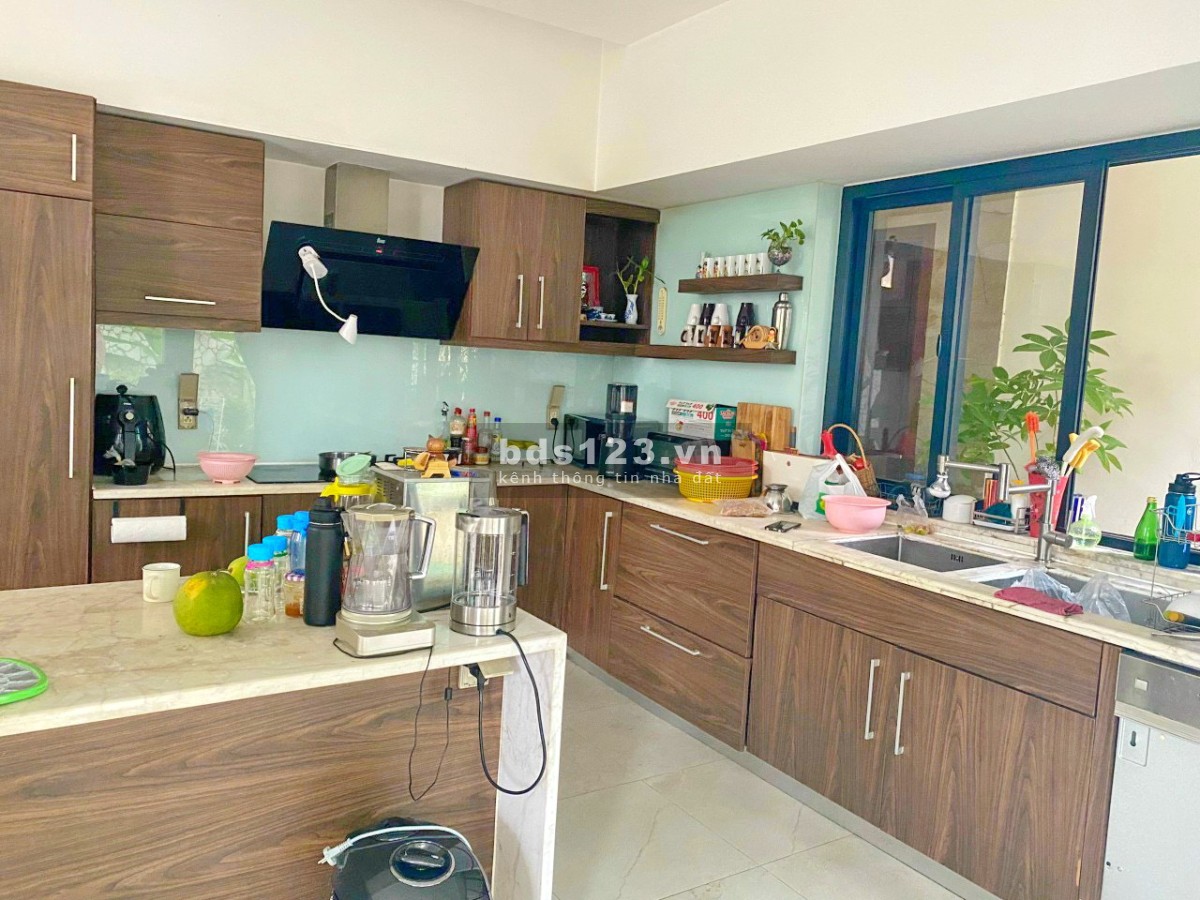 Bán biệt thự 2 lầu 15x28m mặt tiền hẻm xe hơi 8m 793 Kiều Đàm Quận 7 Giá: 49.5 tỷ